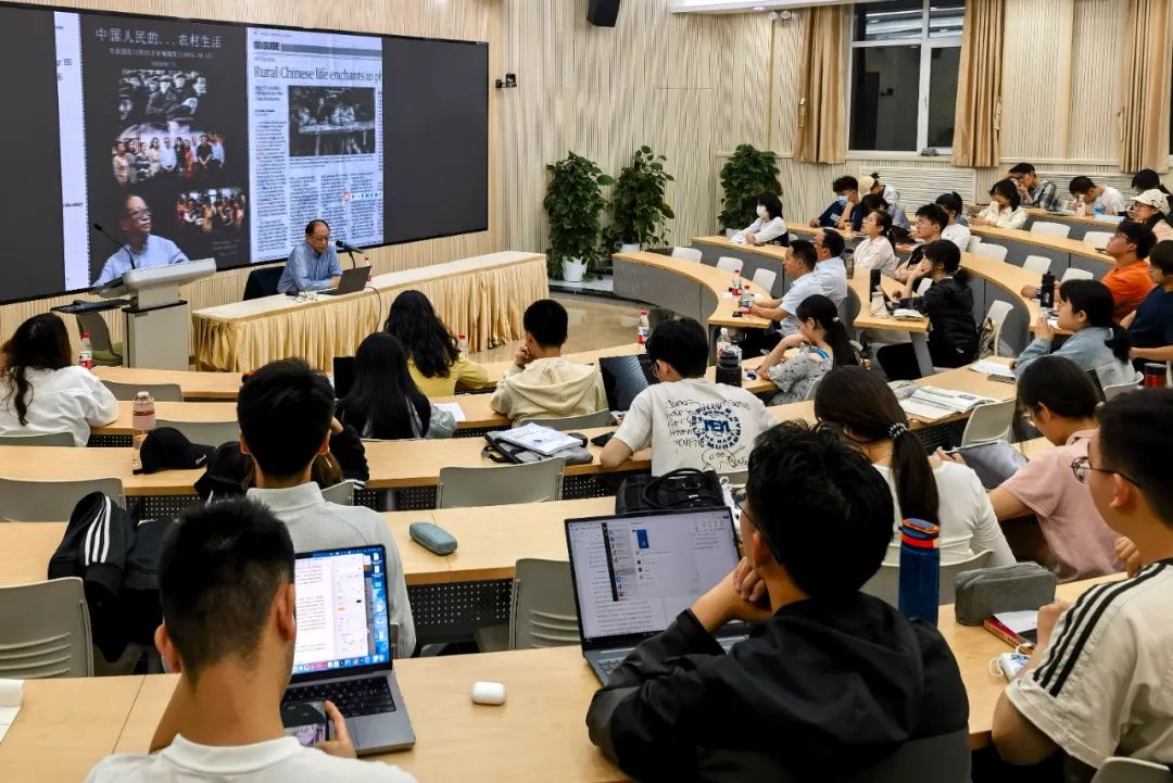 用影像传播人类文明：曾毅应邀在北京语言大学举办摄影艺术讲座